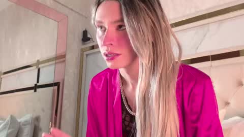angela_white22 online show from May 5, 7:11 pm