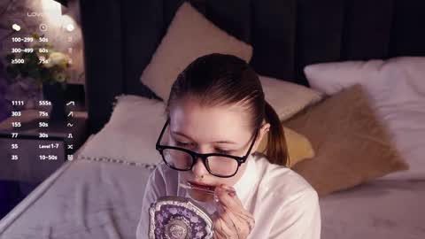 Mary online show from April 9, 12:32 pm