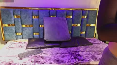 Snapshot of angelacute19 chatting on February 18, 3:42 am angelacute19 online show from February 18, 3:42 am