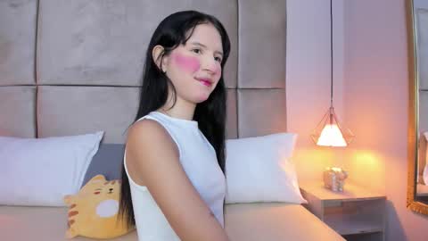 Snapshot of angelag_ chatting on November 6, 8:21 pm angelag_ online show from November 6, 8:21 pm