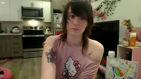 Snapshot of angelalice555 chatting on October 5, 8:23 am angelalice555 online show from October 5, 8:23 am