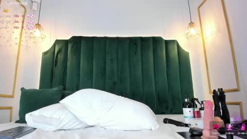 Snapshot of angelaluxi chatting on December 14, 3:36 pm Angela online show from December 14, 3:36 pm