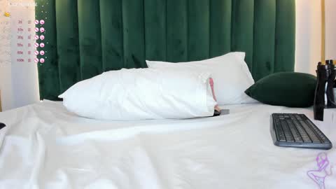 Snapshot of angelaluxi chatting on February 4, 2:53 pm Angela online show from February 4, 2:53 pm