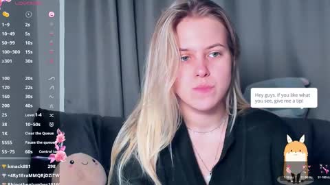 Snapshot of angelanty chatting on November 23, 1:00 pm Darsi Anty online show from November 23, 1:00 pm