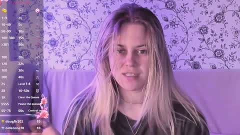 Snapshot of angelanty chatting on January 12, 3:28 pm Darsi Anty online show from January 12, 3:28 pm