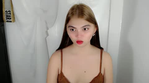 Snapshot of angelari_slut chatting on April 5, 6:21 am angelari_slut online show from April 5, 6:21 am