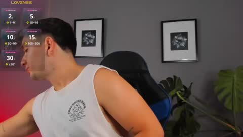 Snapshot of angelbell19 chatting on December 12, 3:10 am angelbell19 online show from December 12, 3:10 am