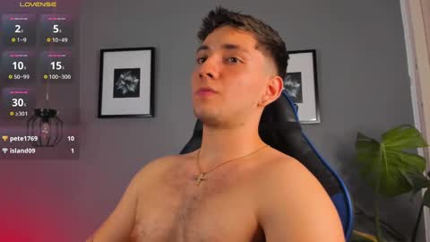 Snapshot of angelbell19 chatting on December 19, 4:13 am angelbell19 online show from December 19, 4:13 am