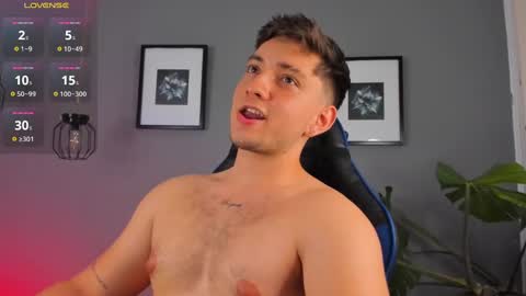 Snapshot of angelbell19 chatting on December 24, 9:11 pm angelbell19 online show from December 24, 9:11 pm