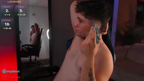 Snapshot of angelbell19 chatting on September 25, 10:24 pm angelbell19 online show from September 25, 10:24 pm