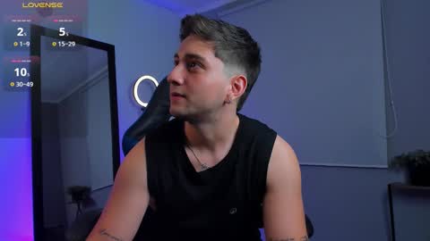 Snapshot of angelbell19 chatting on October 22, 2:01 am angelbell19 online show from October 22, 2:01 am