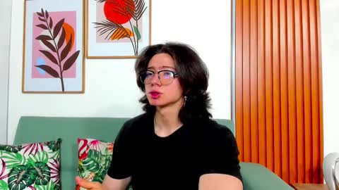 Snapshot of angelbennet_ chatting on December 17, 3:17 am Angel Bennet online show from December 17, 3:17 am