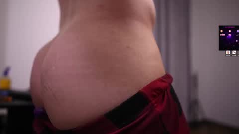 Snapshot of angelcabezaz chatting on February 25, 2:21 am NGEL. online show from February 25, 2:21 am