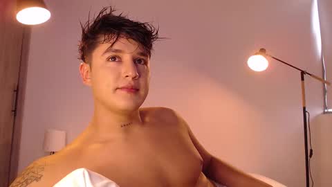 Angel online show from December 4, 7:33 pm