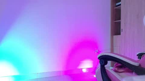 Snapshot of angeldusttt5 chatting on March 5, 1:34 am Valentina online show from March 5, 1:34 am