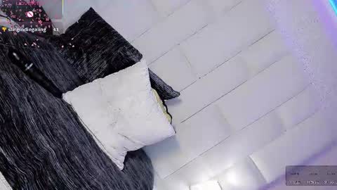 Snapshot of angeles_bust chatting on October 31, 8:54 pm angeles_bust online show from October 31, 8:54 pm