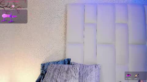 Snapshot of angeles_bust chatting on November 12, 12:38 pm angeles_bust online show from November 12, 12:38 pm