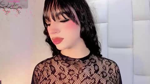 Snapshot of angeles_bust chatting on November 30, 8:24 pm angeles_bust online show from November 30, 8:24 pm