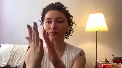 Snapshot of angelestieu chatting on October 14, 7:20 am Elisa online show from October 14, 7:20 am