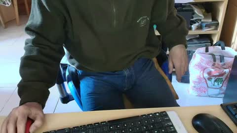 Snapshot of angelgarcia269 chatting on July 7, 1:15 pm angelgarcia269 online show from July 7, 1:15 pm
