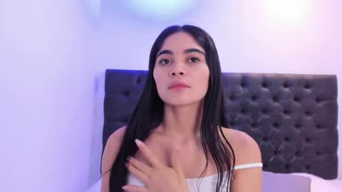 Snapshot of angeli_rivera chatting on October 23, 10:58 am Angeli online show from October 23, 10:58 am