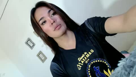 Snapshot of angelic_slutxx chatting on December 4, 3:15 am Yhanna online show from December 4, 3:15 am