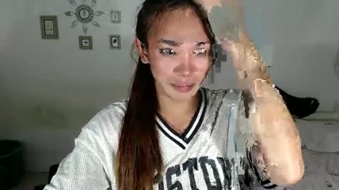 Snapshot of angelic_slutxx chatting on March 9, 12:53 pm Yhanna online show from March 9, 12:53 pm