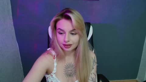 angelicablanch online show from September 12, 9:04 pm