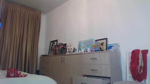 Snapshot of angelicfenix chatting on March 18, 3:37 pm angelicfenix online show from March 18, 3:37 pm