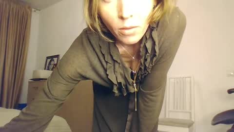 Snapshot of angelicfenix chatting on April 3, 6:50 pm angelicfenix online show from April 3, 6:50 pm