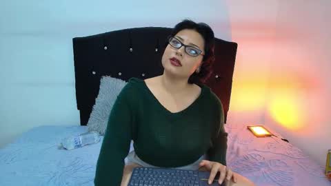 Snapshot of angelik_fooxxx chatting on February 22, 12:45 am Angelik online show from February 22, 12:45 am