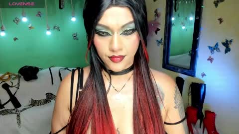 Snapshot of angelina_james_ chatting on May 8, 9:20 pm Angelina online show from May 8, 9:20 pm