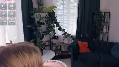 Snapshot of angelinahass chatting on July 17, 9:05 am Alice WOW online show from July 17, 9:05 am