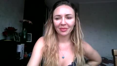 angelinalove28 online show from December 16, 7:46 am