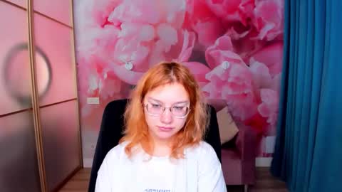 AngelinaLow online show from December 21, 6:42 am