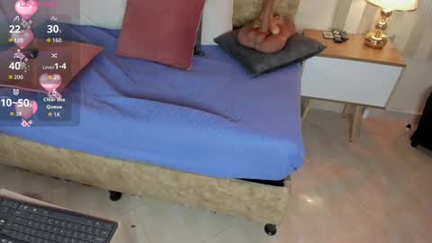 Snapshot of angelinarouse_ chatting on October 4, 5:27 am angelinarouse_ online show from October 4, 5:27 am