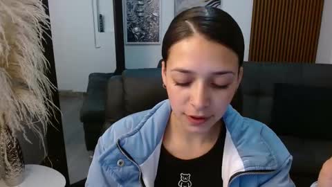 Snapshot of angeline_davies chatting on February 26, 9:27 pm angeline_davies online show from February 26, 9:27 pm