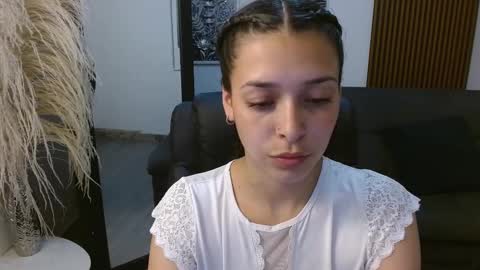 Snapshot of angeline_davies chatting on March 3, 6:12 pm angeline_davies online show from March 3, 6:12 pm