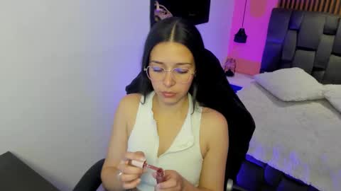 Snapshot of angeline_davies chatting on October 10, 4:00 am angeline_davies online show from October 10, 4:00 am