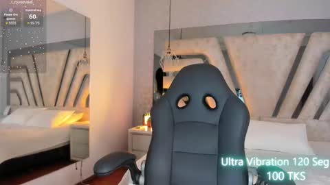 Snapshot of angelineheet chatting on November 13, 4:00 am Angeline Heet online show from November 13, 4:00 am