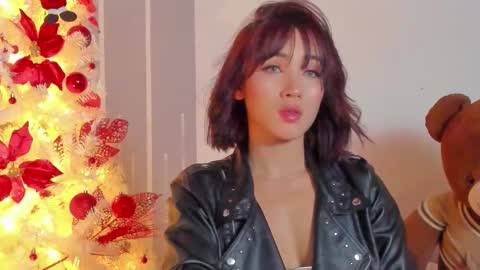 Snapshot of angelique_murphy chatting on December 16, 6:29 am Angelique Murphy online show from December 16, 6:29 am