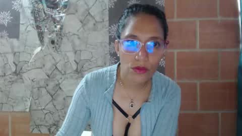 Snapshot of angelitaa_hot chatting on February 17, 1:10 pm angela online show from February 17, 1:10 pm