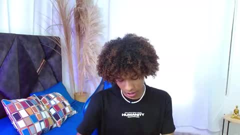 Snapshot of angell18_ chatting on November 4, 9:36 pm Angel online show from November 4, 9:36 pm