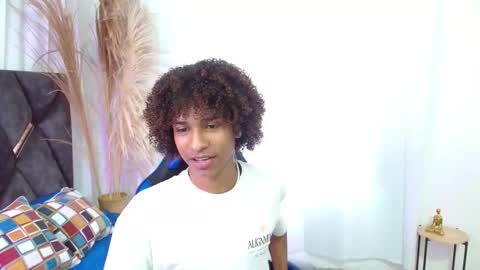 Snapshot of angell18_ chatting on November 10, 8:52 pm Angel online show from November 10, 8:52 pm