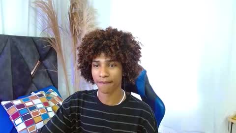 Snapshot of angell18_ chatting on November 11, 8:20 pm Angel online show from November 11, 8:20 pm