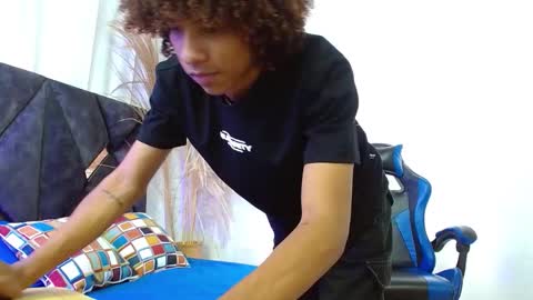 Snapshot of angell18_ chatting on November 13, 8:41 pm Angel online show from November 13, 8:41 pm