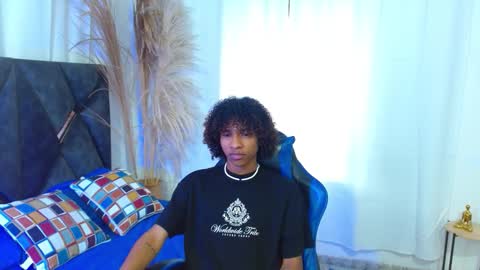 Snapshot of angell18_ chatting on November 14, 8:29 pm Angel online show from November 14, 8:29 pm