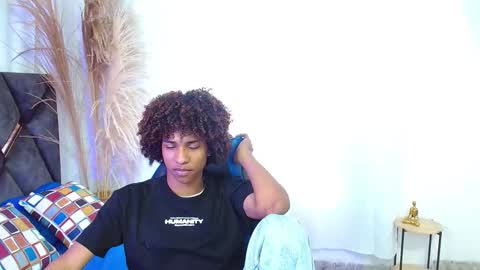 Snapshot of angell18_ chatting on November 18, 8:24 pm Angel online show from November 18, 8:24 pm