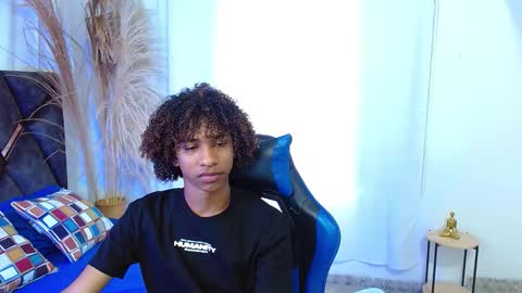 Snapshot of angell18_ chatting on November 26, 8:43 pm Angel online show from November 26, 8:43 pm