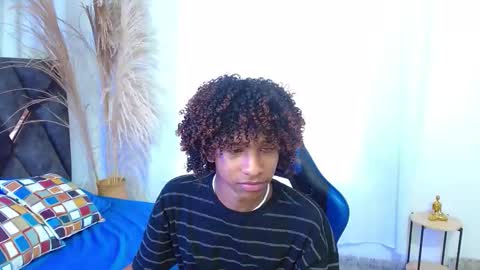 Snapshot of angell18_ chatting on December 3, 8:51 pm Angel online show from December 3, 8:51 pm